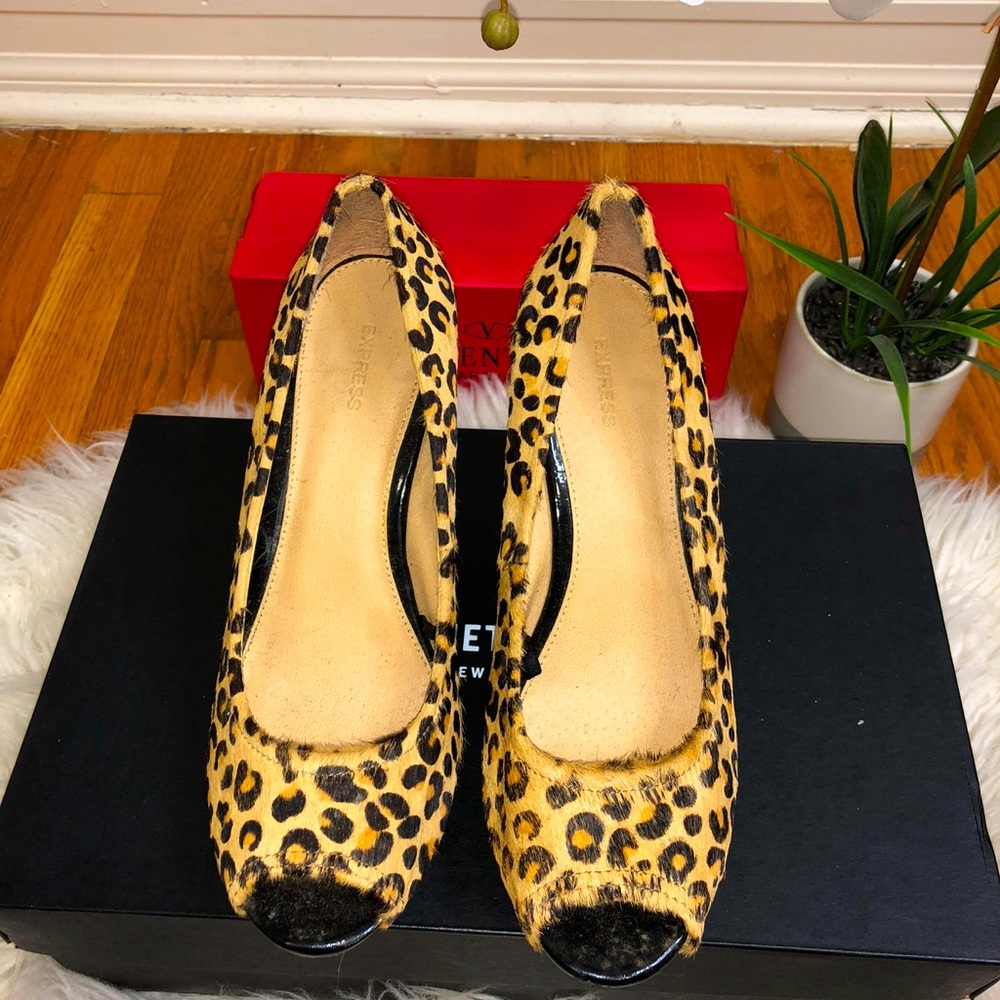 Leopard Print Peep Toe Pumps